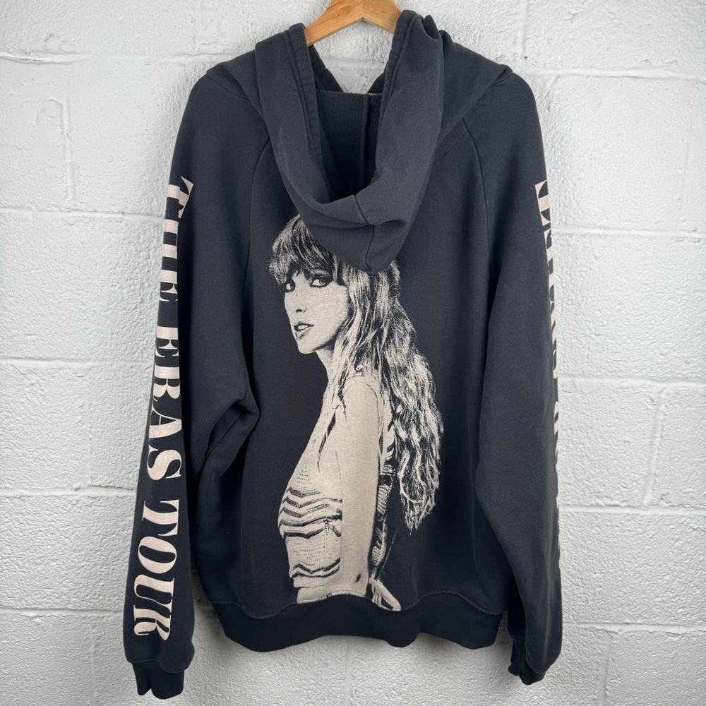 Taylor Swift The Eras Tour Hoodie Gray Graphic Sweatshirt Size XL
